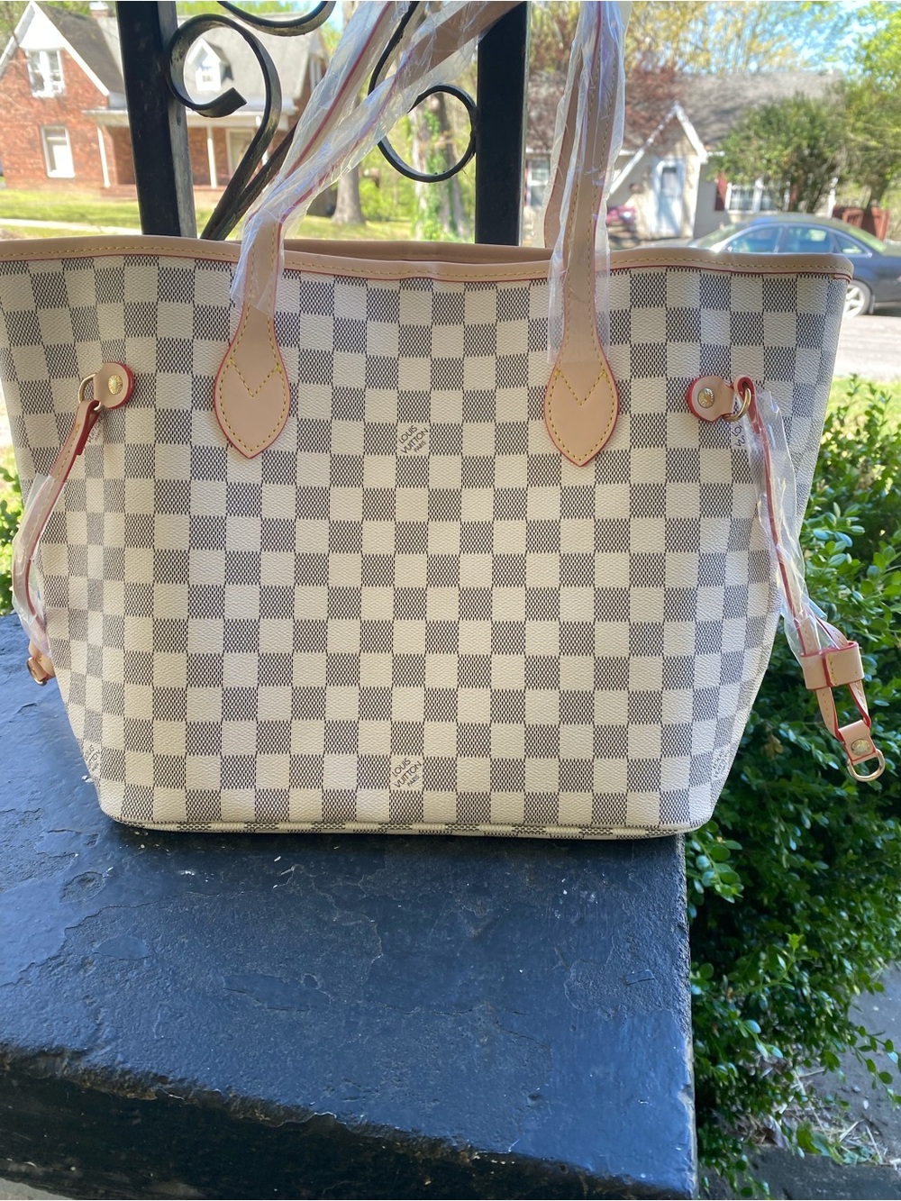 Not Authentic NWT Louis Vuitton Women's Checkered Tote Bag in Beige and White